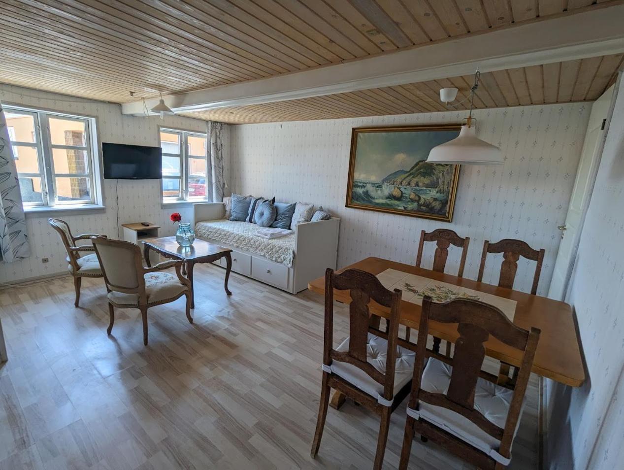 Pension Slaegtsgaarden Allinge-Sandvig Exterior photo